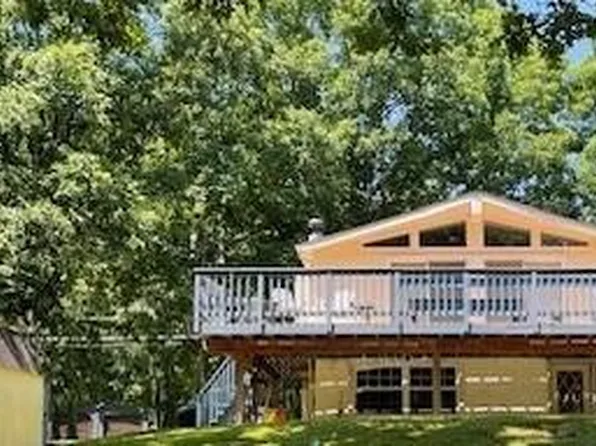 1115 Falls Rd, Bushkill, PA 18324