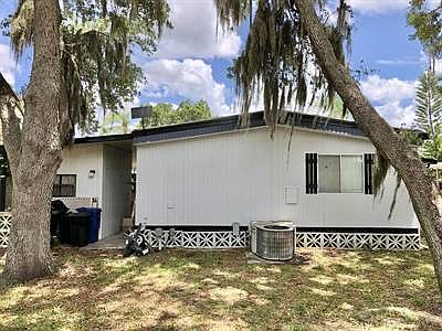 5th image of 3300 Bay Oaks Dr