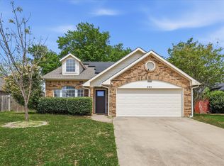 2211 Cromwell Dr, Arlington, TX 76018