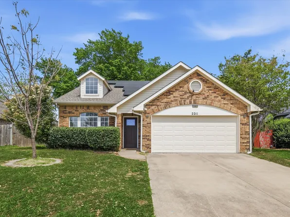 2211 Cromwell Dr, Arlington, TX 76018