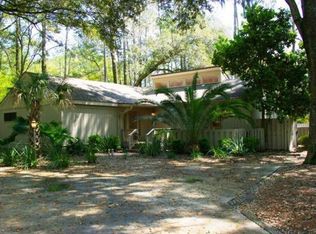 26 Wagon Rd, Hilton Head Island, SC 29928