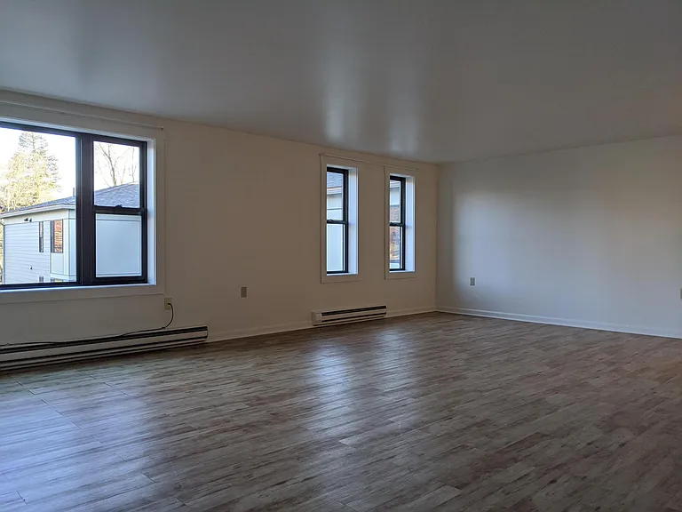 348 College St — Photo 42