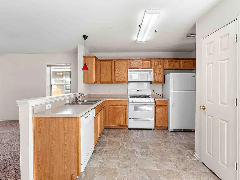 280 Strawn — Photo 8