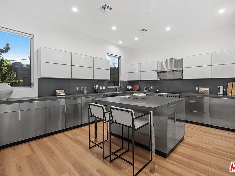 613 Westmount Dr — Photo 22