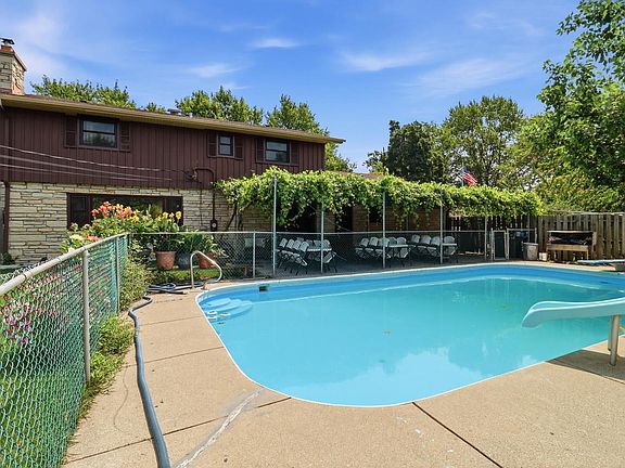 3rd image of 5050 Spruce COURT