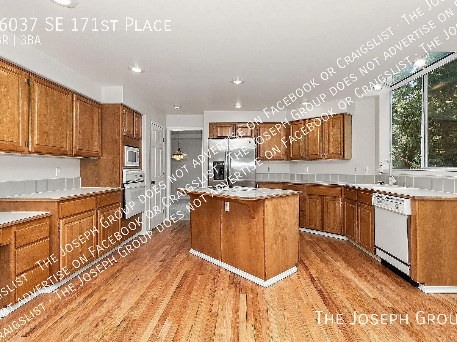 Comfort & Charm 3 Bedroom Home in Renton! — Photo 3