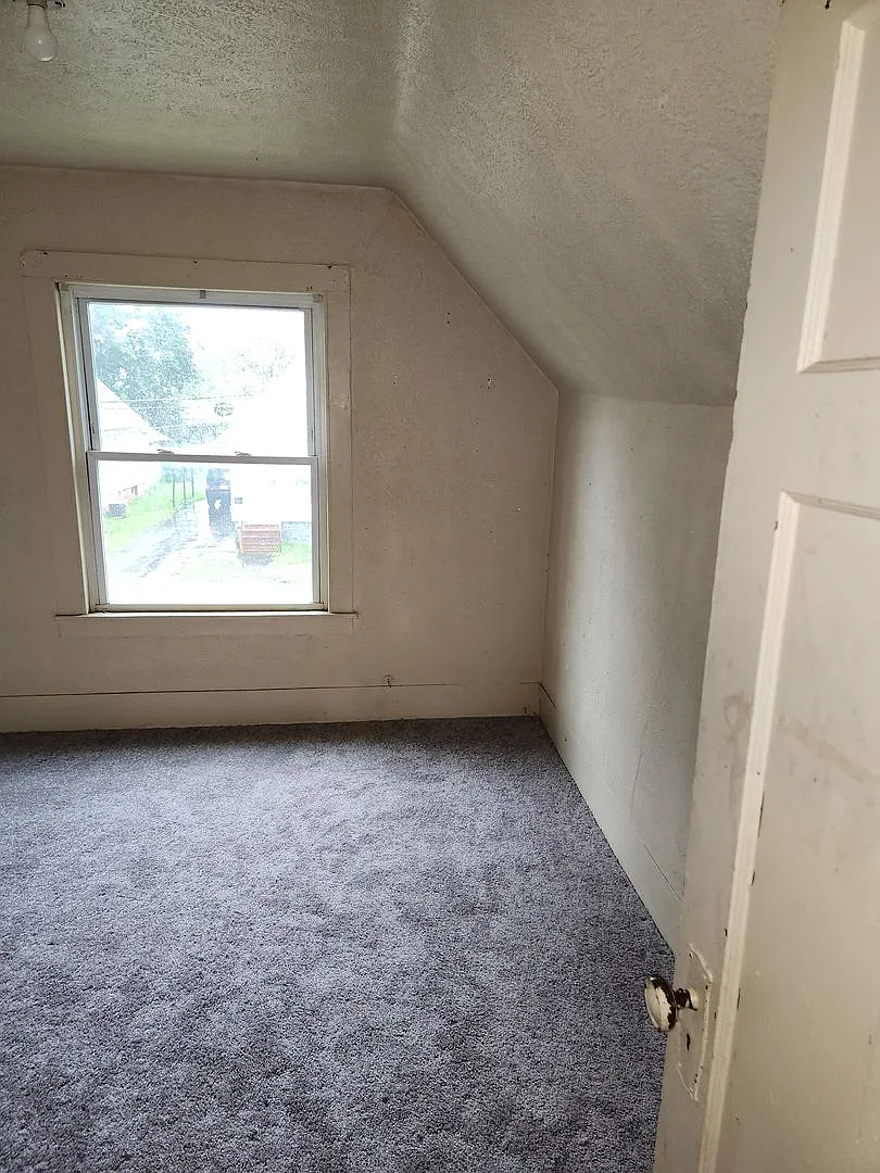 Single Family Home W/Large Yard & Off Street Parking — Photo 1