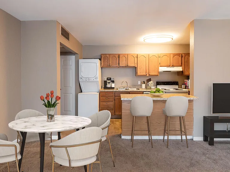 Classic 1x1 dining area/kitchen