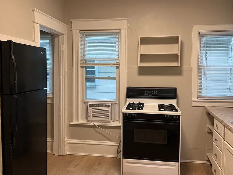 1213 Grand St — Photo 8