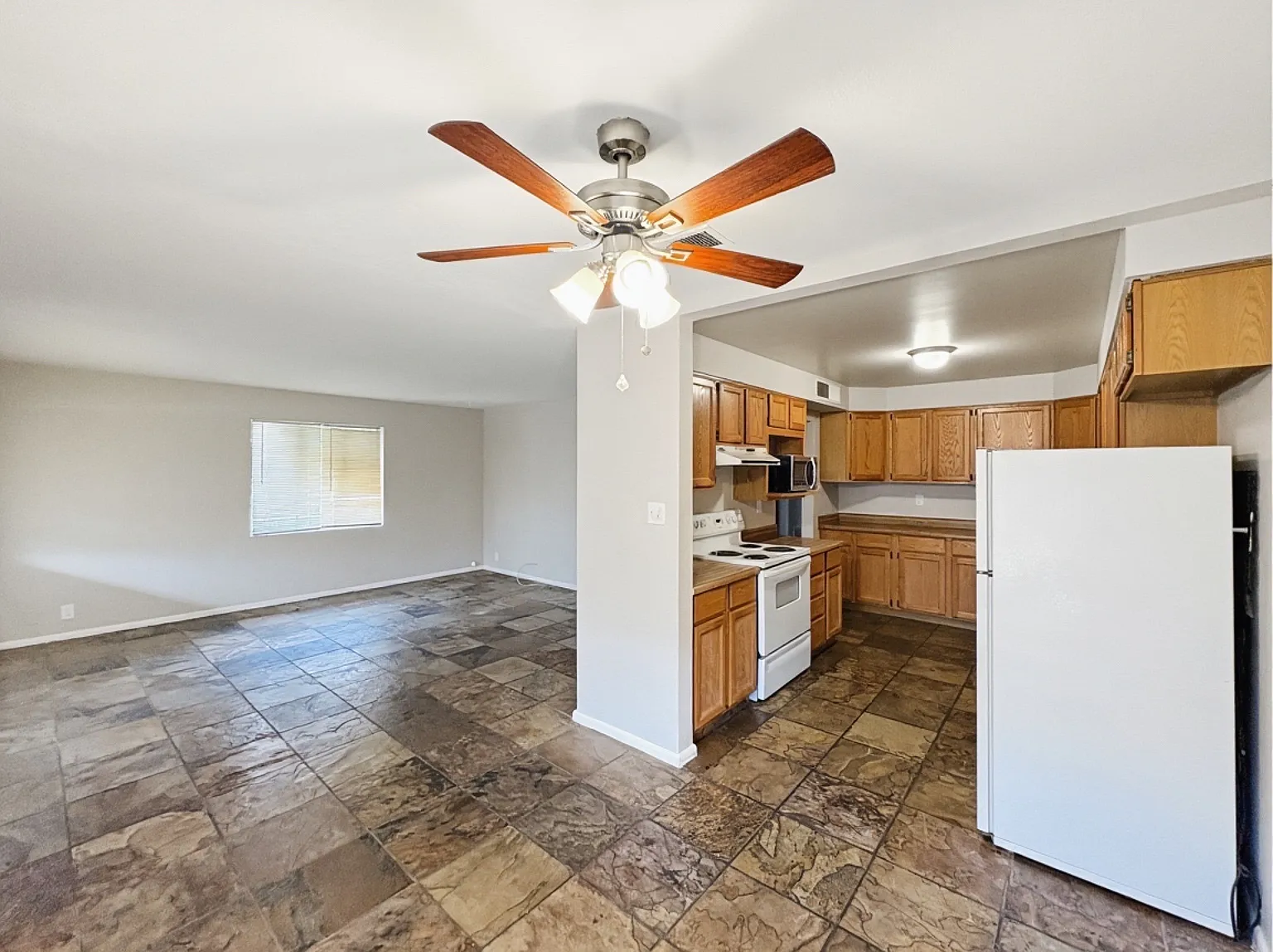 2 bed, 900 sqft, $2,000 — Photo 4