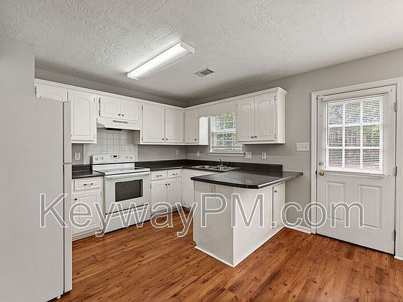 5th image of 3612 Pebble Creek Dr