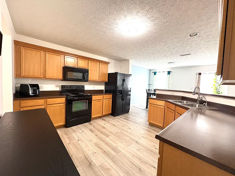 2467 Middle View Dr — Photo 11