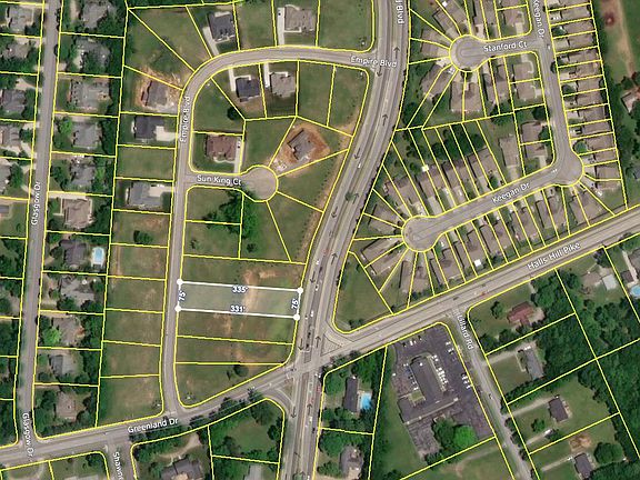 2nd image of 916 Empire Blvd
