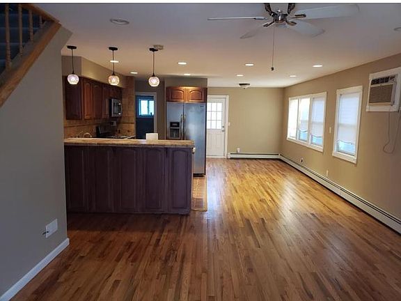 4th image of 31 Edwin Ct