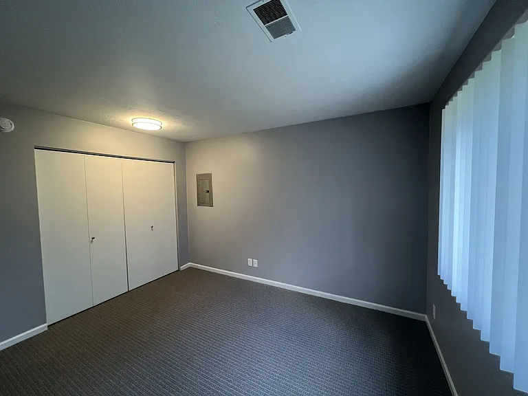 2906-2948 Feiger Ln — Photo 6