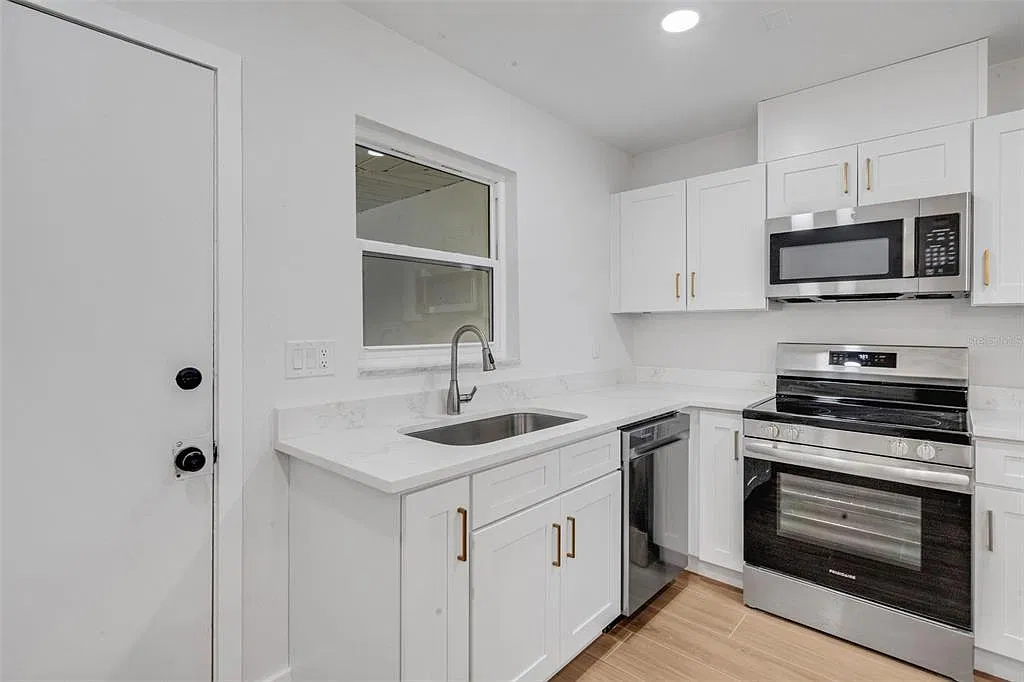 187 Bel Forest Dr — Photo 3