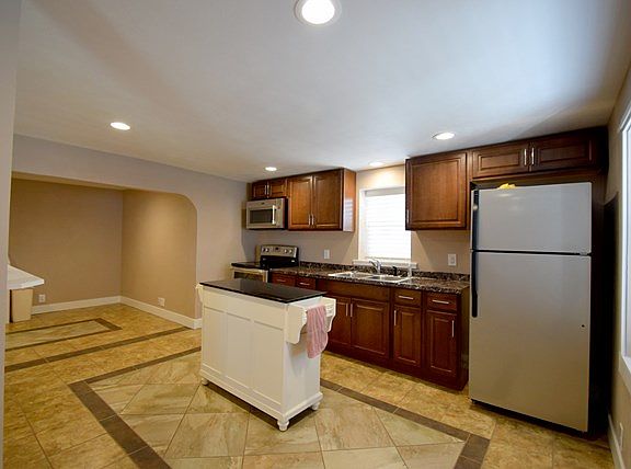 5th image of 1060 Bear Ave