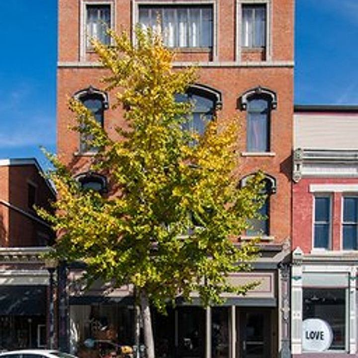1st image of 913 Monmouth St #3B