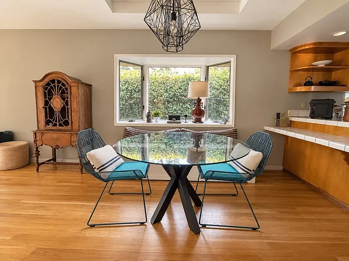 3 bed, 2.0 bath, 2200 sqft, $9,000 — Photo 3