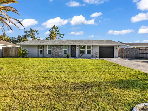2562 LAKESHORE CIRCLE, PORT CHARLOTTE, FL 33952