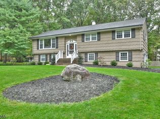 18 Beech Dr, Mahwah, NJ 07430