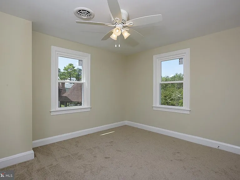 611 Hilltop Rd — Photo 6