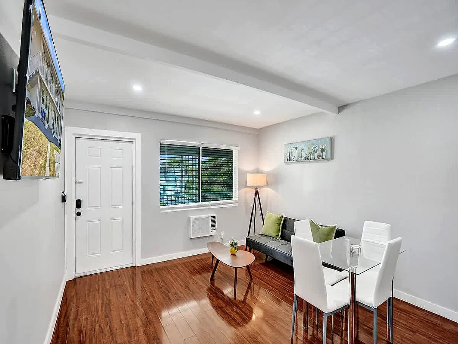 1 bed, 1.0 bath, 775 sqft, $2,462 — Photo 3
