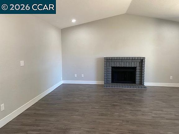 4th image of 945 Arambel Dr