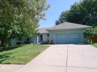 8233 N Forest Ave, Kansas City, MO 64118