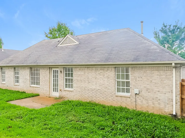 1481 Lawson Dr — Photo 16