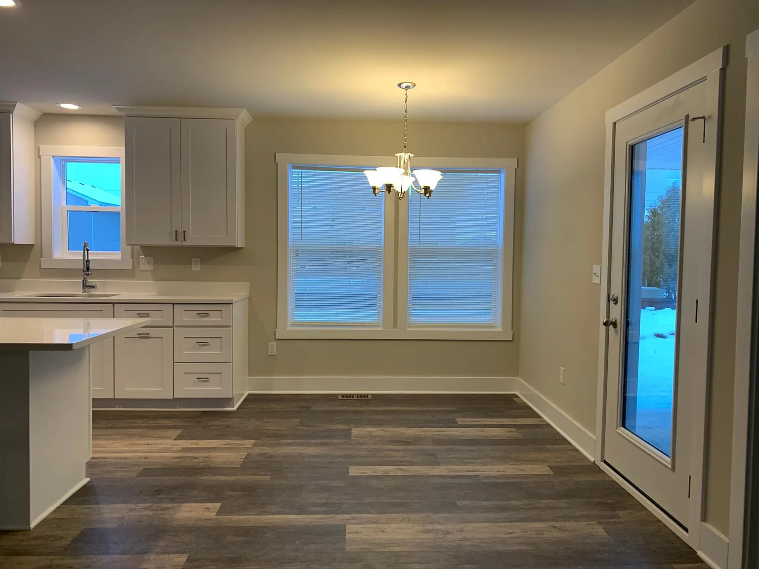 15135 Yellowstone Dr — Photo 3