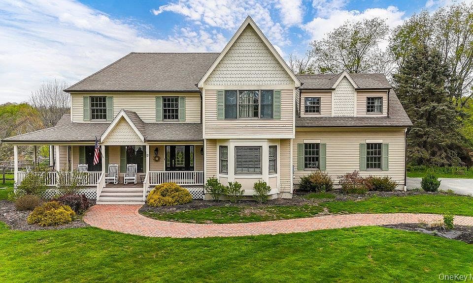 1st image of 9 Mayflower Court