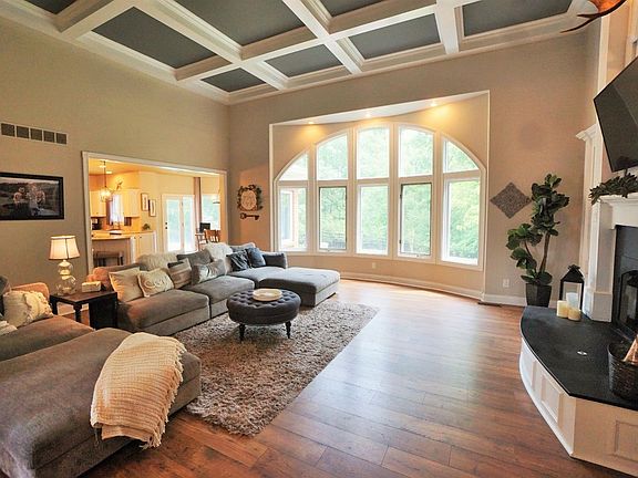 2nd image of 1253 Foxwood Ct