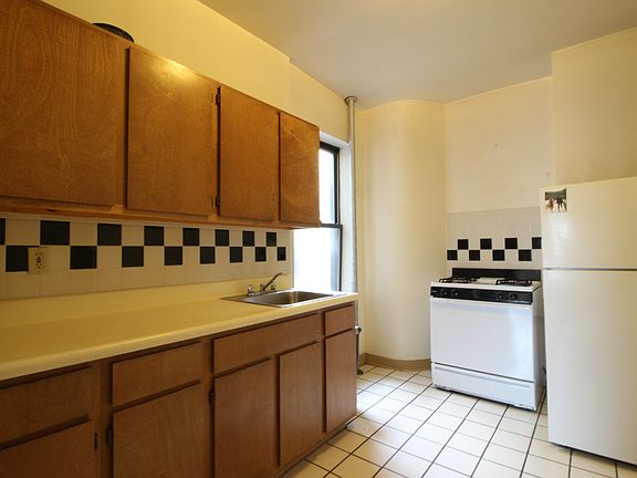 4th image of 3030 30th St #12
