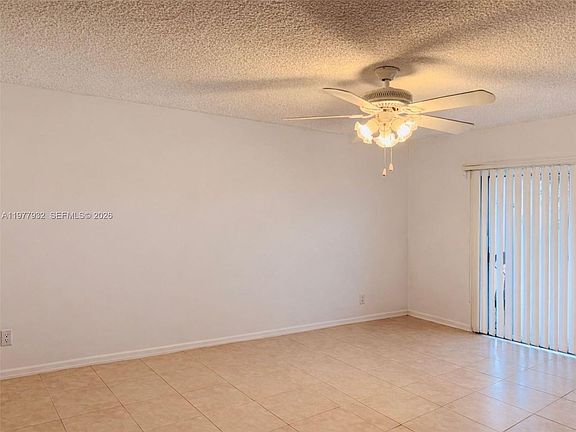 4th image of 614 Woodgate Cir #C