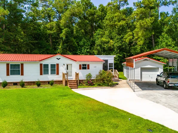 205 Ridge Crest Drive, Peletier, NC 28584