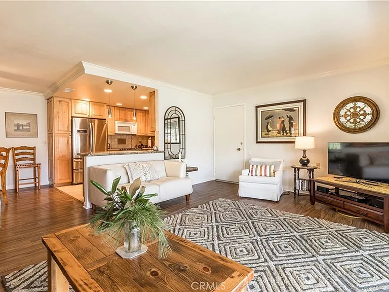 928 Avenue Majorca #O — Photo 16