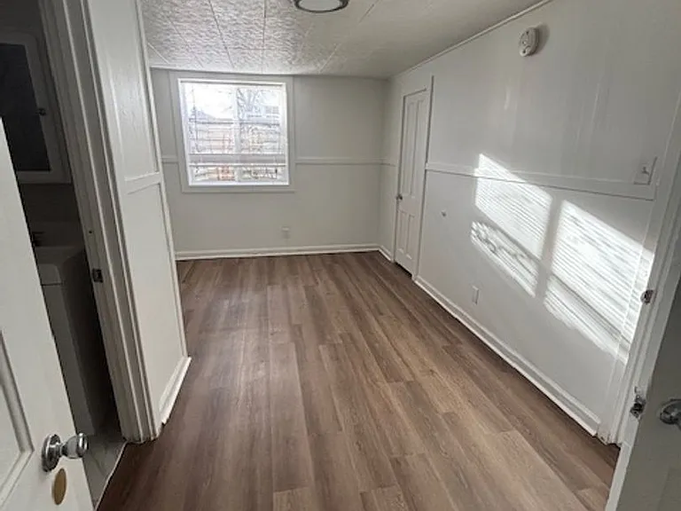 PM-254 1808 E 19th Street — Photo 14