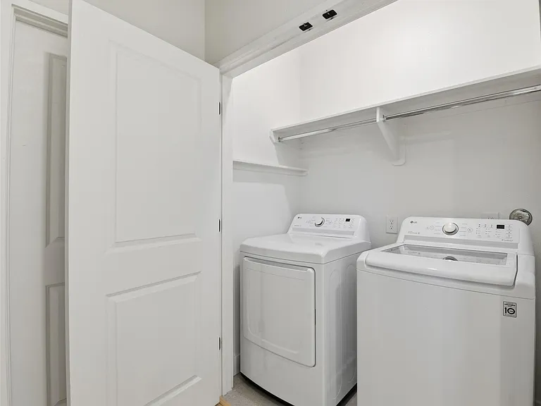 2204 Lou Ellen Ln — Photo 38