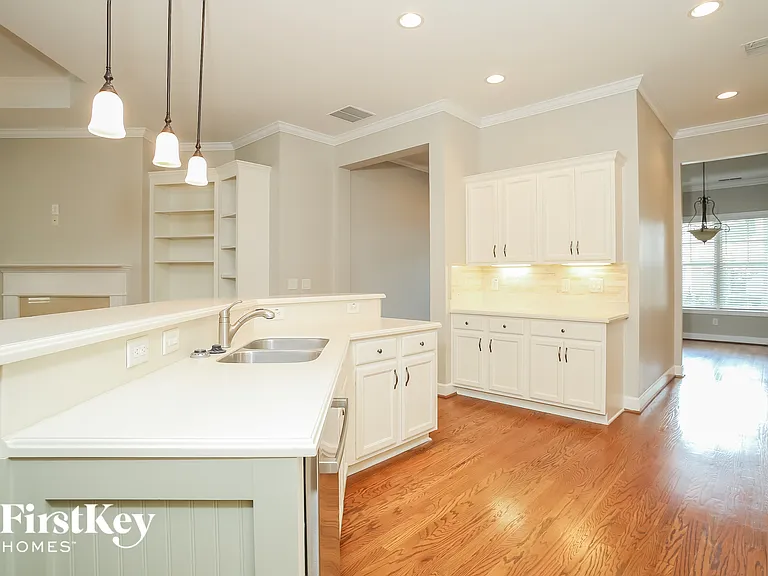 207 Hickory Nut Ln — Photo 7