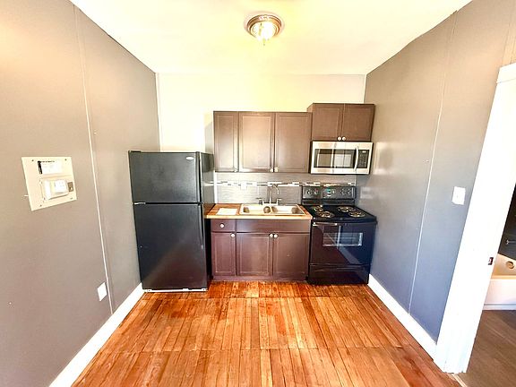 5th image of 311 Bristol Ave Unit 311B