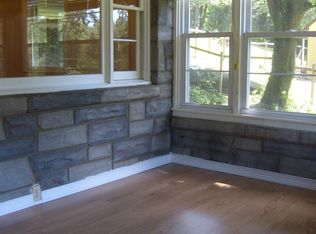 31 Riverside Dr, Reading, PA 19605