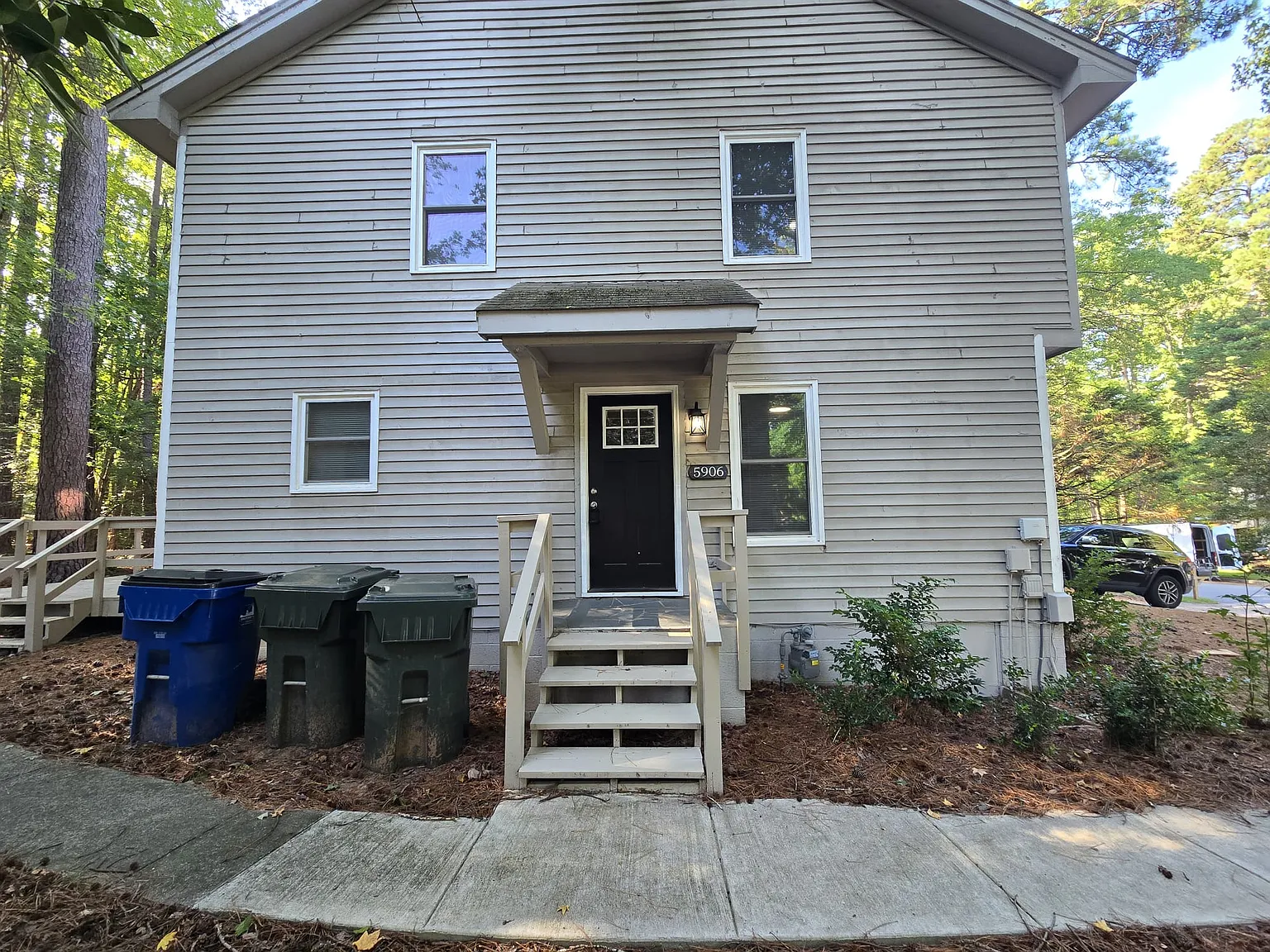 5906 Applewood — Photo 3