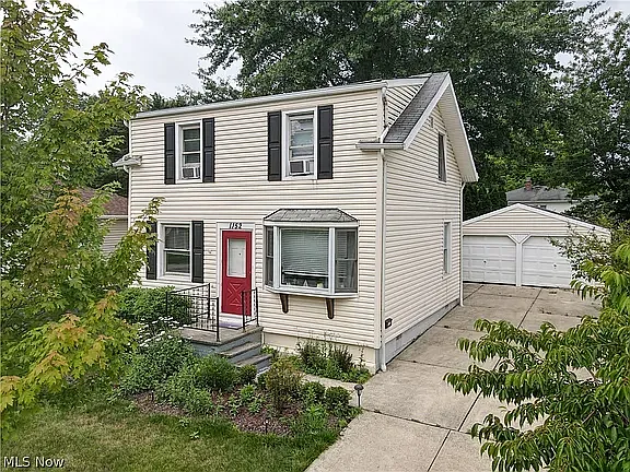 1152 Orchard Heights Dr — Photo 2