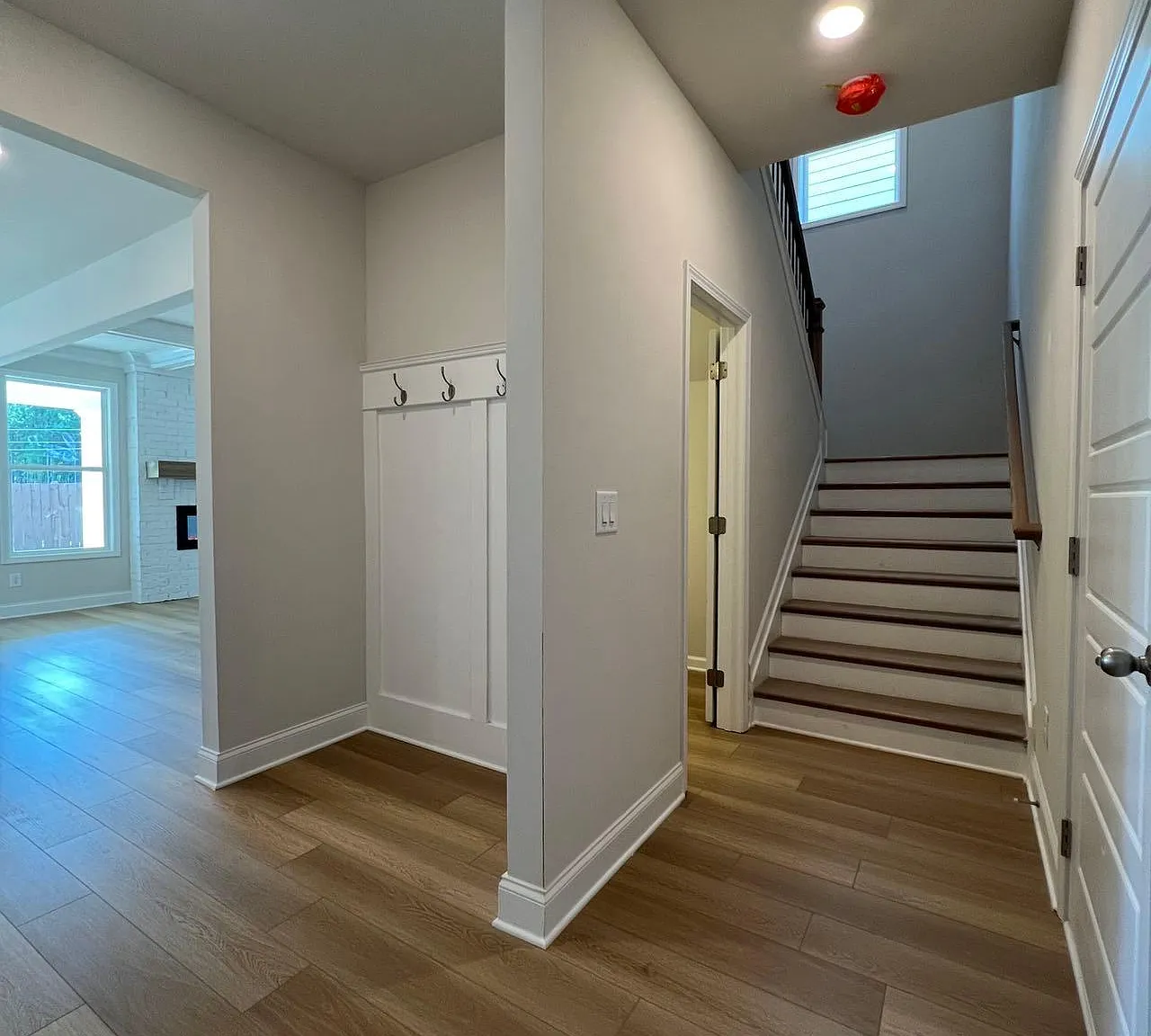 4 bed, 2.5 bath, 2370 sqft, $2,350 — Photo 3