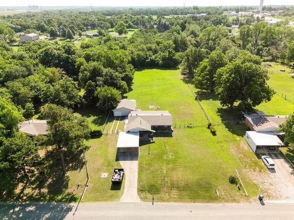 2610 N Peebly Rd, Harrah, OK 73045