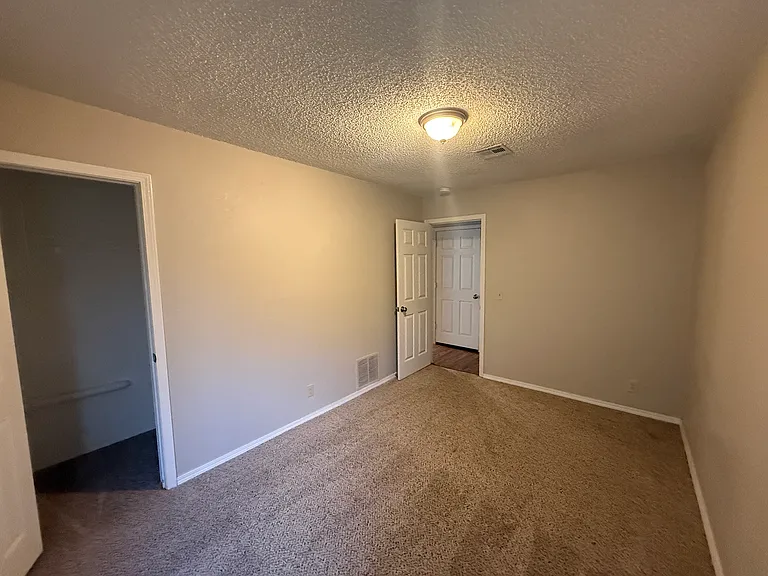 1533 E 67th Pl — Photo 6