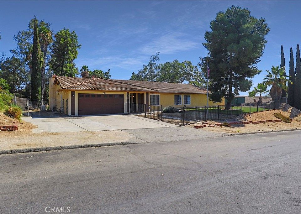 1st image of 18786 Ravenwood Dr