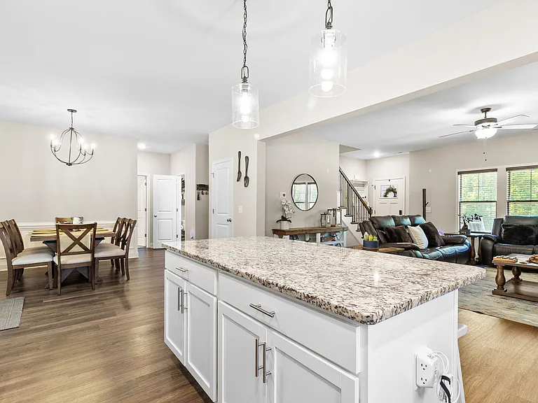 60 Melvill Ln — Photo 12