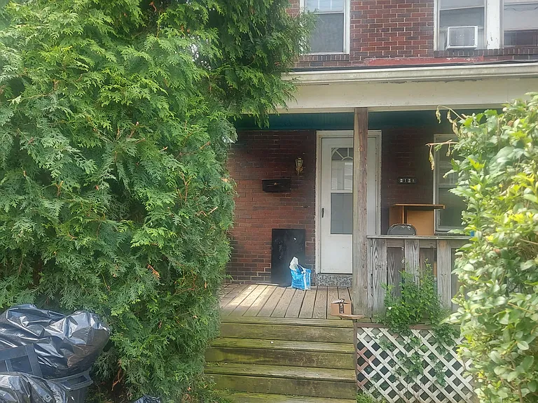 2128 Columbia Ave — Photo 11